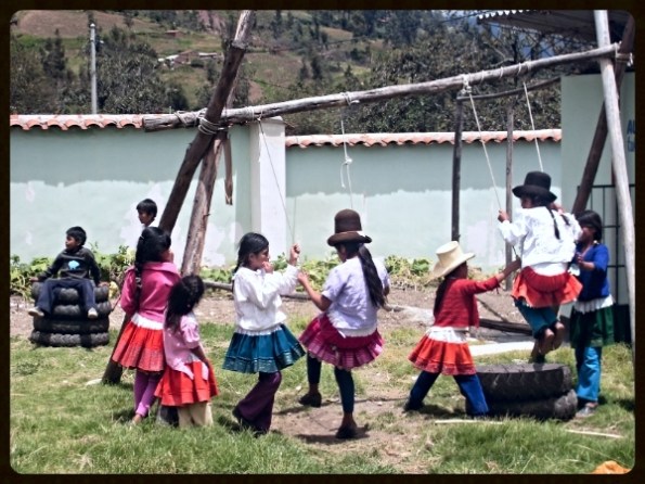 ArtEIB-NintildeasencolumpiodeEscuelaenYungay_zps9b4ee7b3